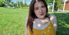 Gạ tình em gái vú to khi đang đi chơi